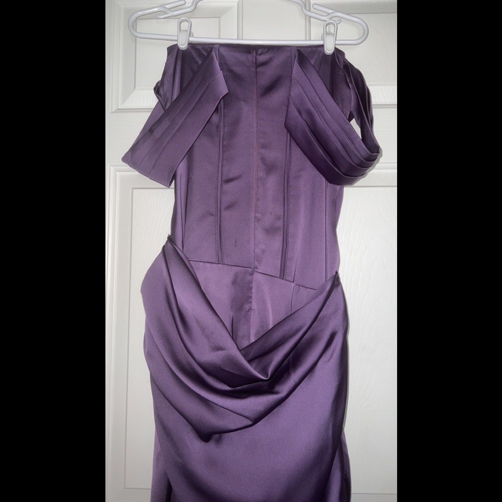 Gown - Picture 6 of 6